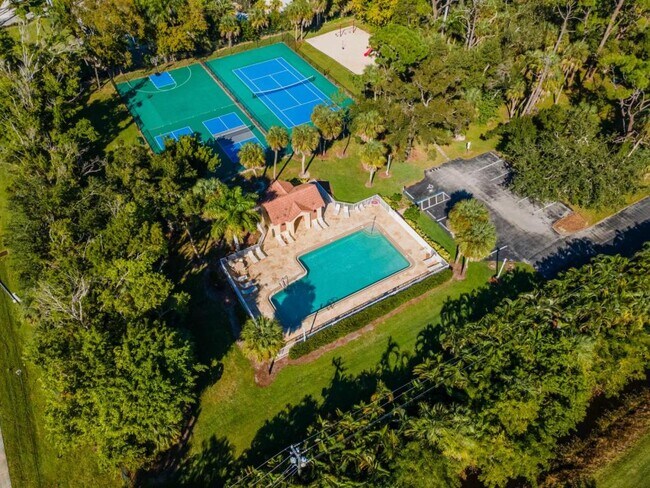 Building Photo - 9841 Las Casas Dr