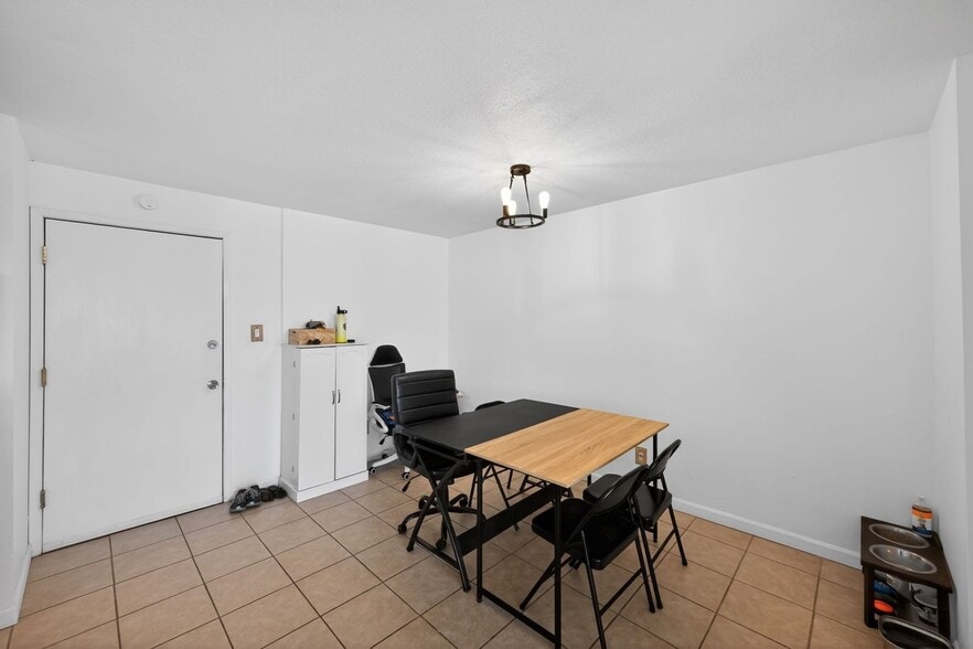 Building Photo - 2 Adams St