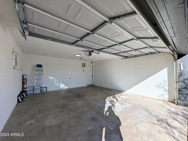 Building Photo - 121 N Flint Cir
