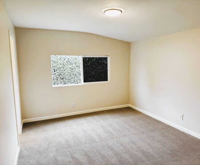 Building Photo - Charming 4-Bedroom Home with Spacious Backyard in Garden Grove!