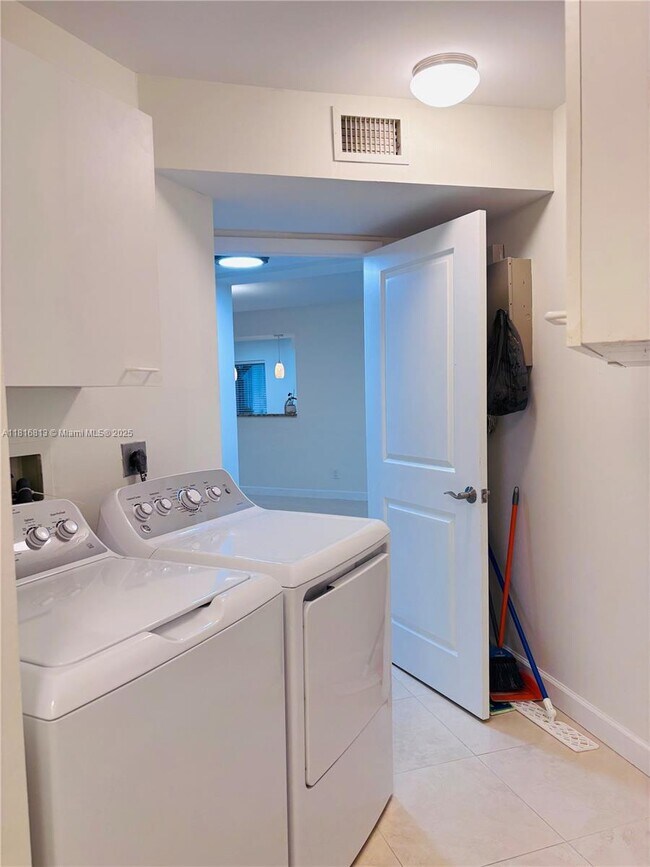 Building Photo - 942 NW 92nd Terrace