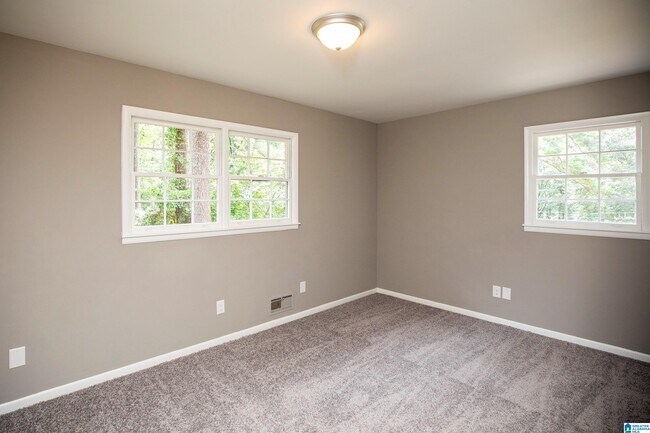 Building Photo - 1037 Dawn Dr