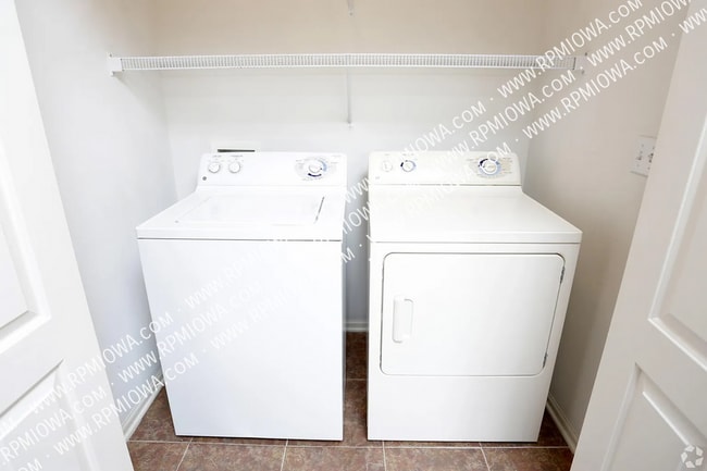 Building Photo - 14105 Airline Ave