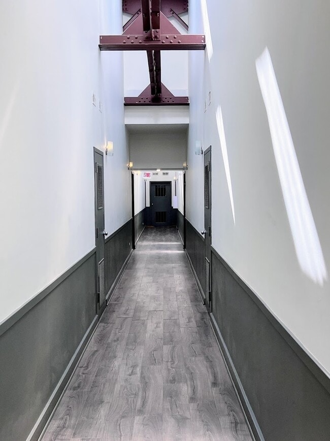 Building Photo - 2041 W North Ave