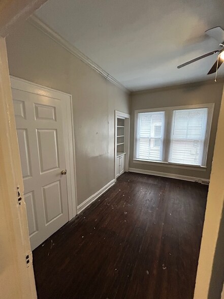 Building Photo - 927 S Jackson St