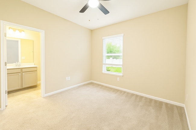 Building Photo - 1640 Enclave Rd