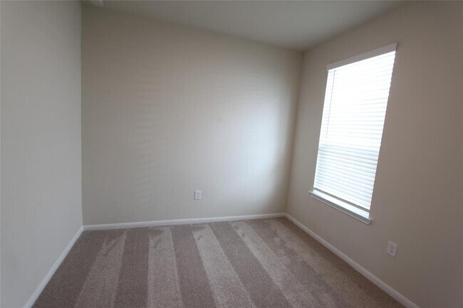 Building Photo - 6423 Lakeview Haven Dr