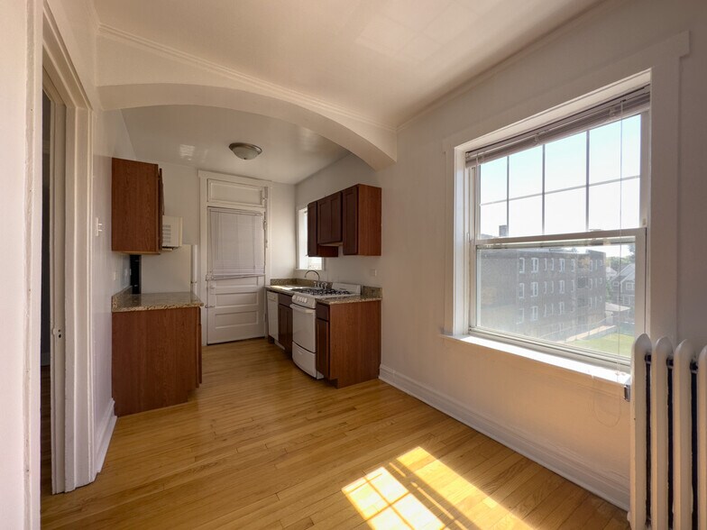 Building Photo - 4402 N Rockwell St