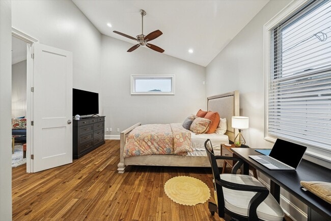 Building Photo - 1030 Waverly St