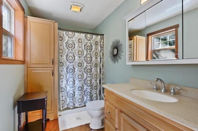 Building Photo - 4 bedroom in Tukwilla WA 98188