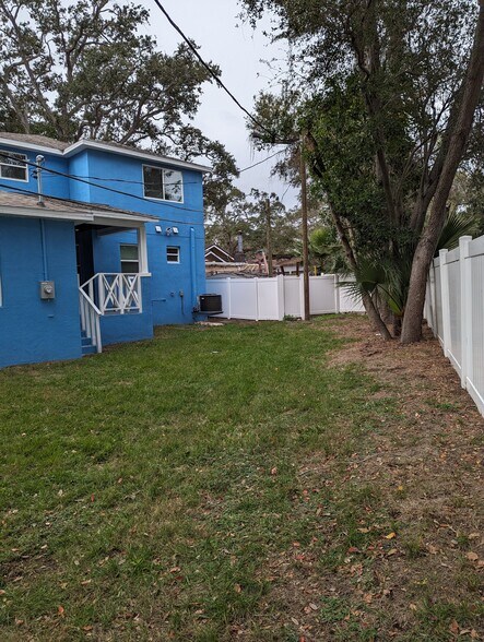 Building Photo - 2010 Seminole Blvd S