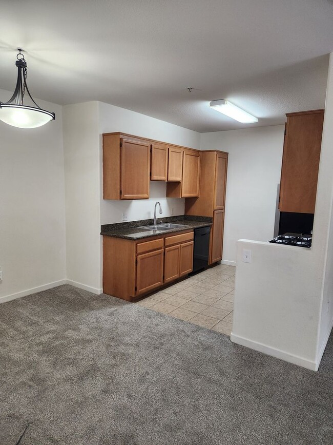 Building Photo - Mission Gorge Condo 2bed/2bath