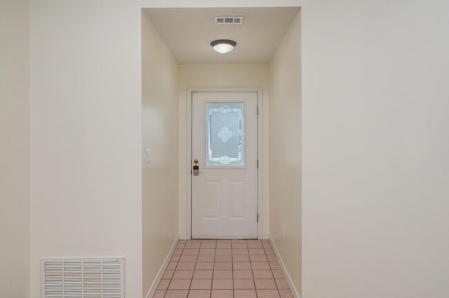 Building Photo - 437 S Shore Dr