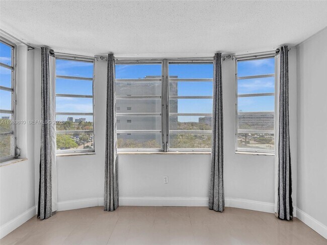 Building Photo - 1770 NE 191st St