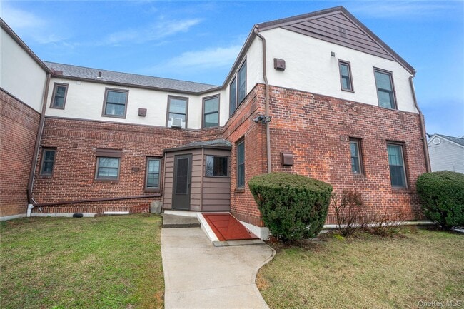 Building Photo - 320 Simpson Pl