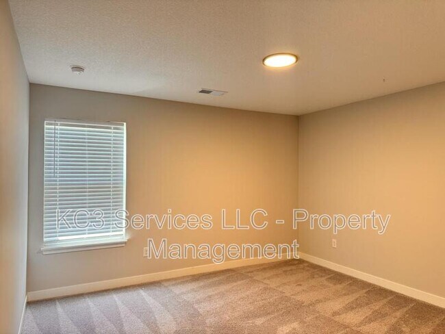 Building Photo - 3716 SW Maryville Pl
