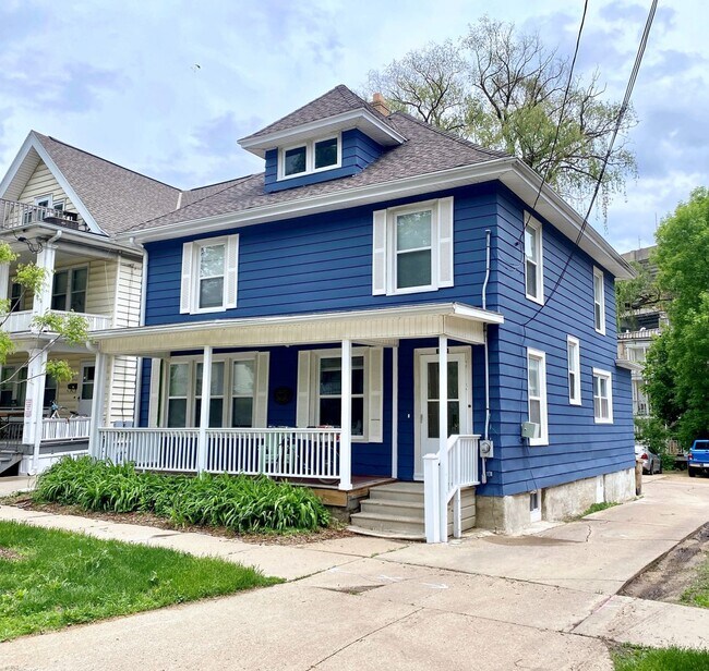 Primary Photo - 129 Lathrop St
