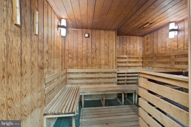 Building Photo - 203 Yoakum Pkwy