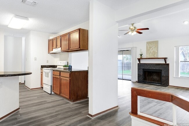 Building Photo - 6943 Sunshine Tree Dr