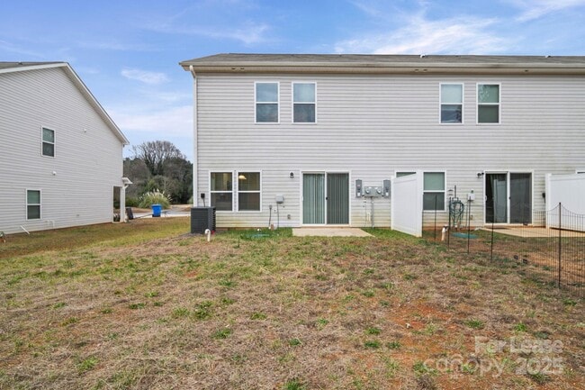 Building Photo - 916 S Battleground Ave