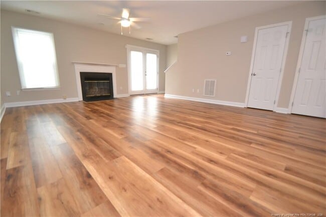 Building Photo - 110 Riverwalk Cir