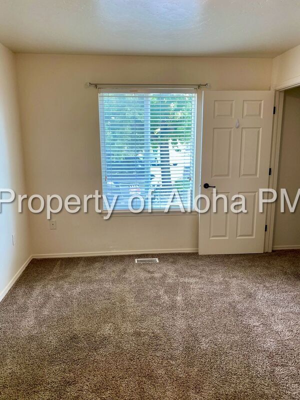 Building Photo - 1053 W Pine Ave