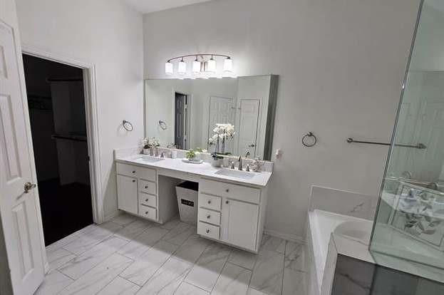 Building Photo - 215 Lairds Dr