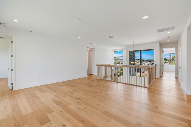 Building Photo - 9451 Riverside Pk Dr