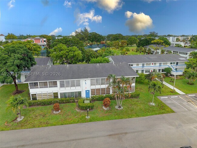 Building Photo - 181 Lyndhurst L