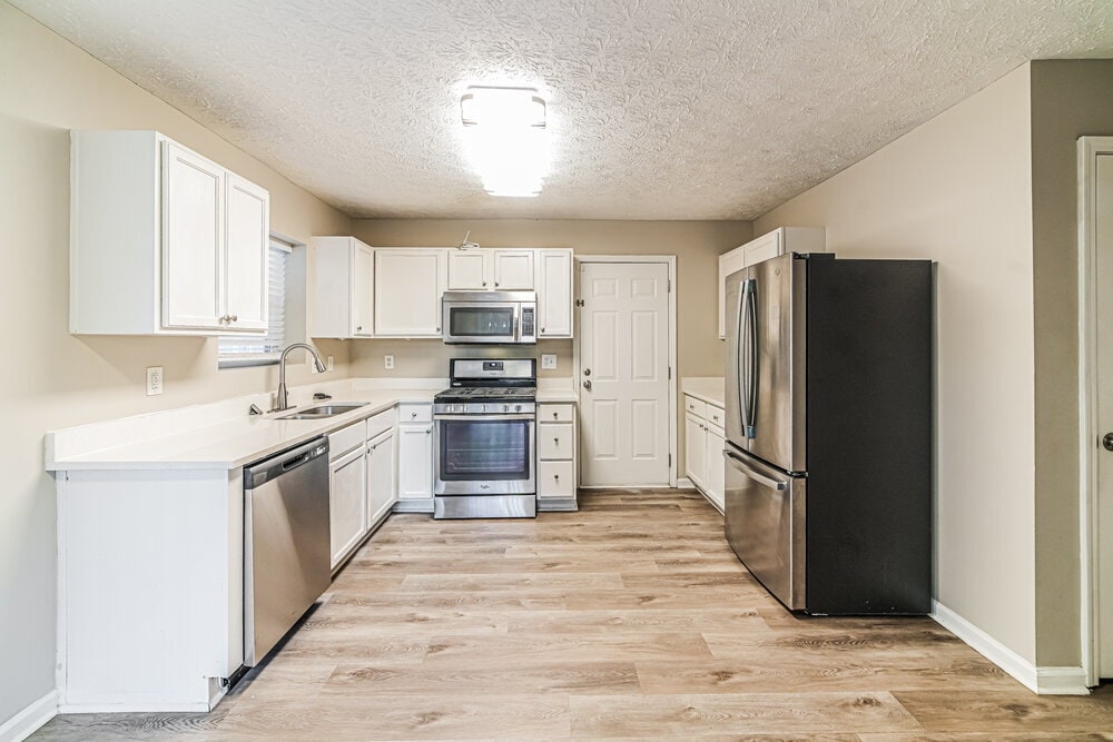 Building Photo - 1955 Hidden Valley Dr SW