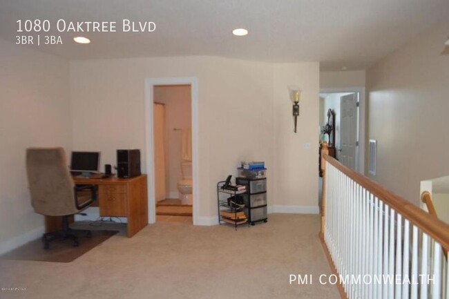 Building Photo - 3 Bed / 2.5 Bath Townhouse (Available 6/10...