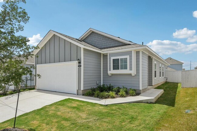 Building Photo - 125 Honeybee Ln