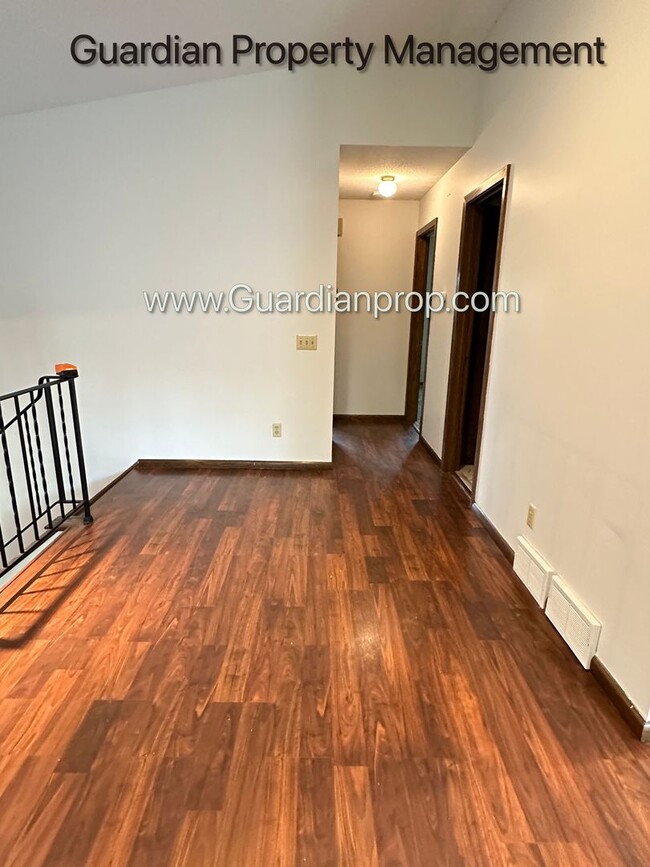 Building Photo - Crystal Single Family Home, Large Fenced Back Yard, 2 Car Garage, Dishwasher, Available Sept 1st