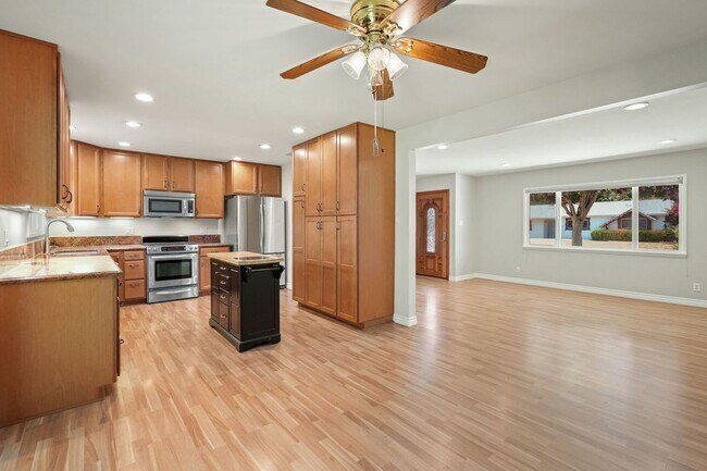 Building Photo - 3534 Hearst Dr