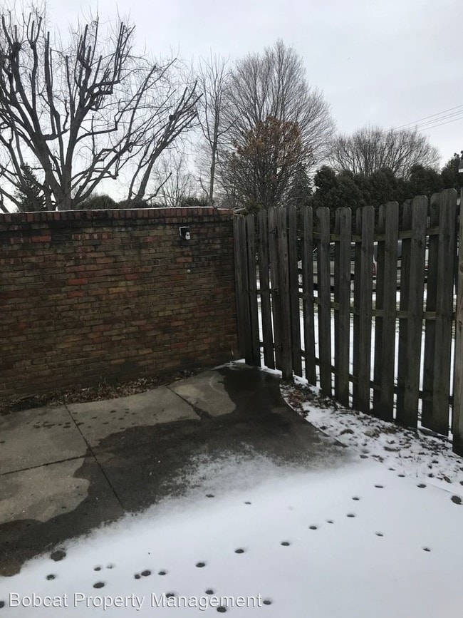 Building Photo - 100-108 Park Ridge Pl