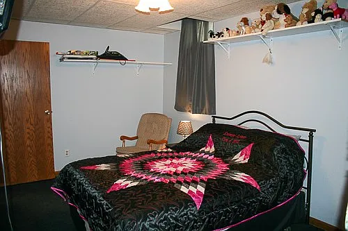 Building Photo - 300 E 5th St