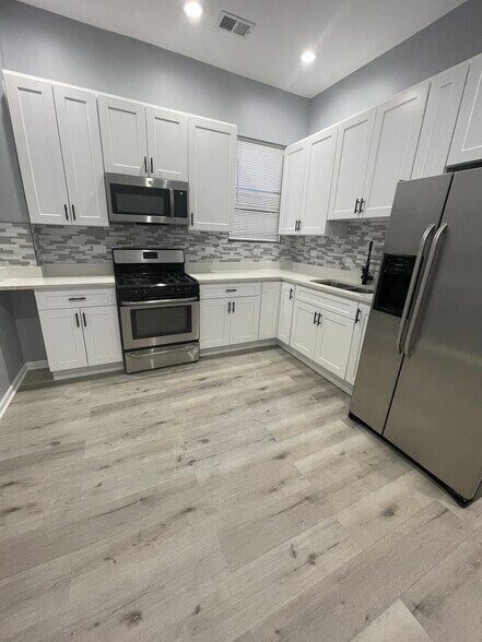 Building Photo - 3130 W Arthington St