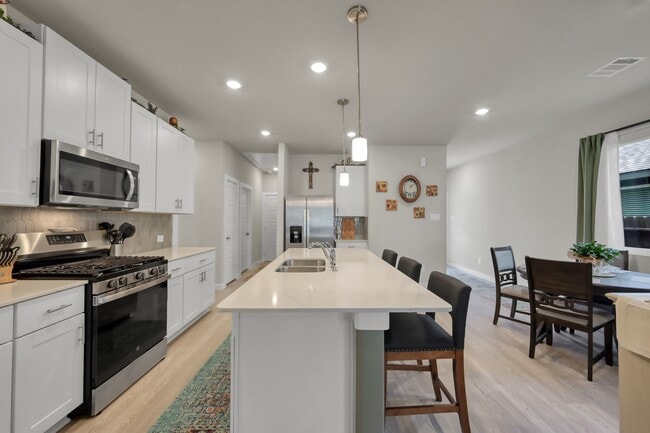 Building Photo - 372 Sunrise Ranch Dr