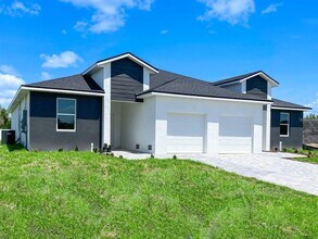 Building Photo - AMAZING RENTAL WITH 3 BEDROOMS AND 2 BATHROOMS