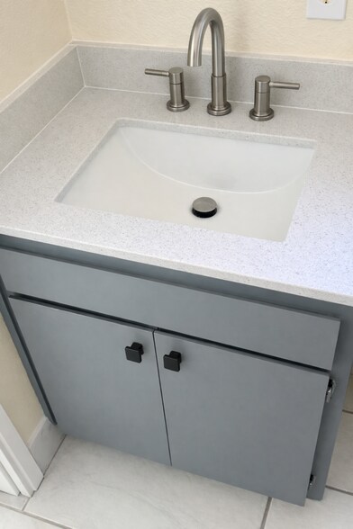 Building Photo - 611 North School street