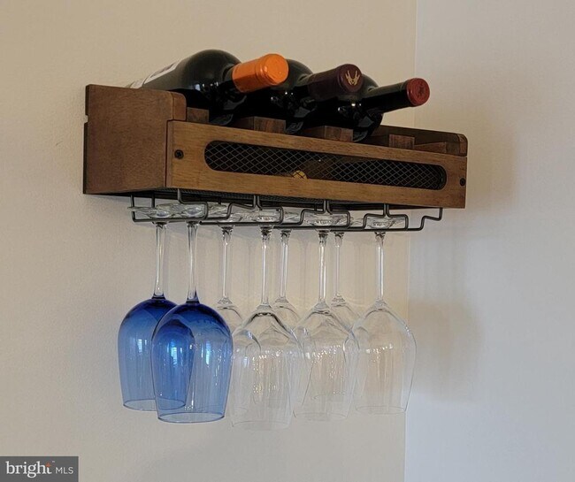 Building Photo - 3300 Sanibel Cir