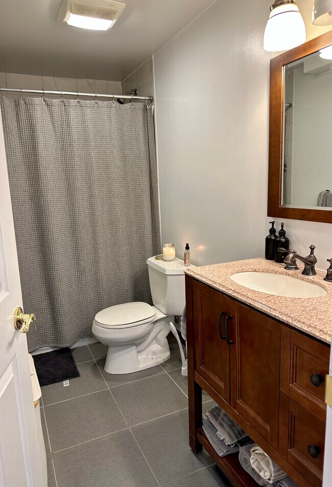 Building Photo - 139 Garden St