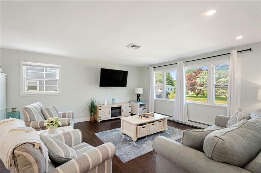 Building Photo - 9 Woodlund Ave