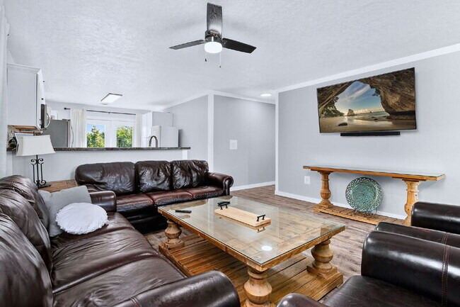 Building Photo - 1012 N Jullion Ave