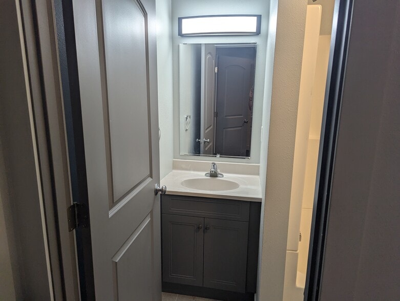 Building Photo - 207 3rd St S