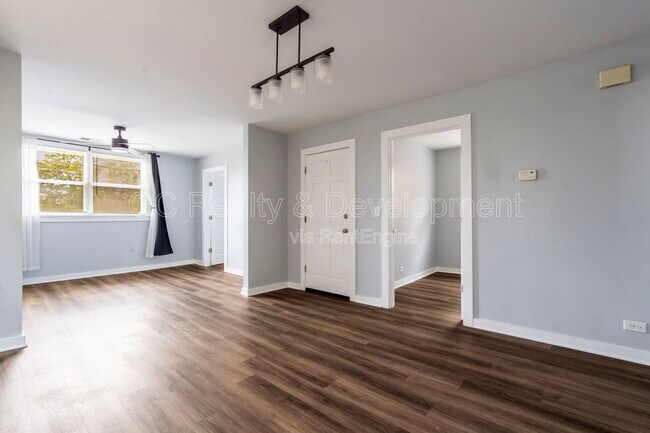 Building Photo - 2928 N Ridgeway Ave