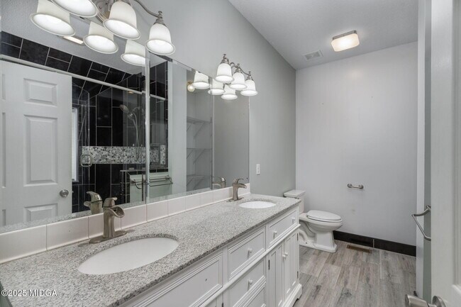 Building Photo - 108 Van Dyke Cove