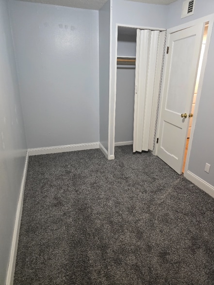 Building Photo - 1921 Shelby St