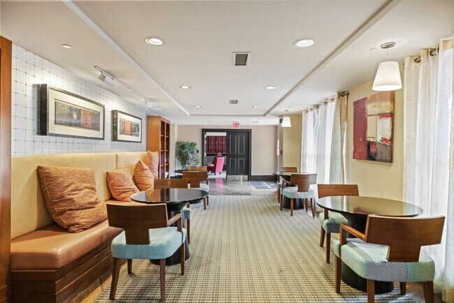 Building Photo - Gallery Place Large Studio | 1 Bath | 660 Sf