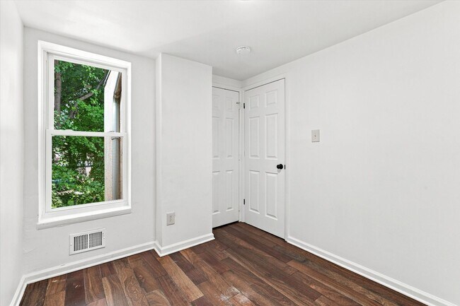Building Photo - 2BR/3BA Home | East Kensington